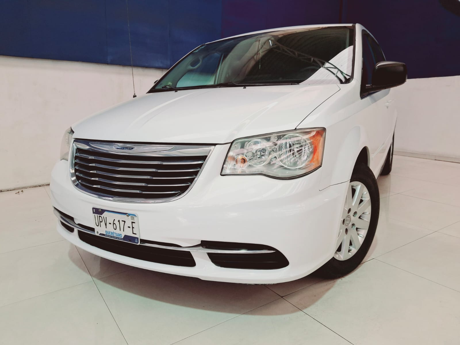 CHRYSLER - TOWN & COUNTRY 